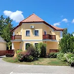 Zlata Praha *